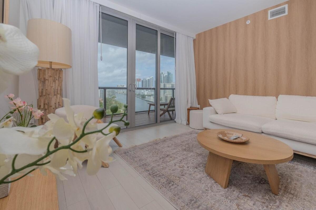 Appartamento 2B 2B Luxury Ocean Views Apt In Hallandale Beach Esterno foto