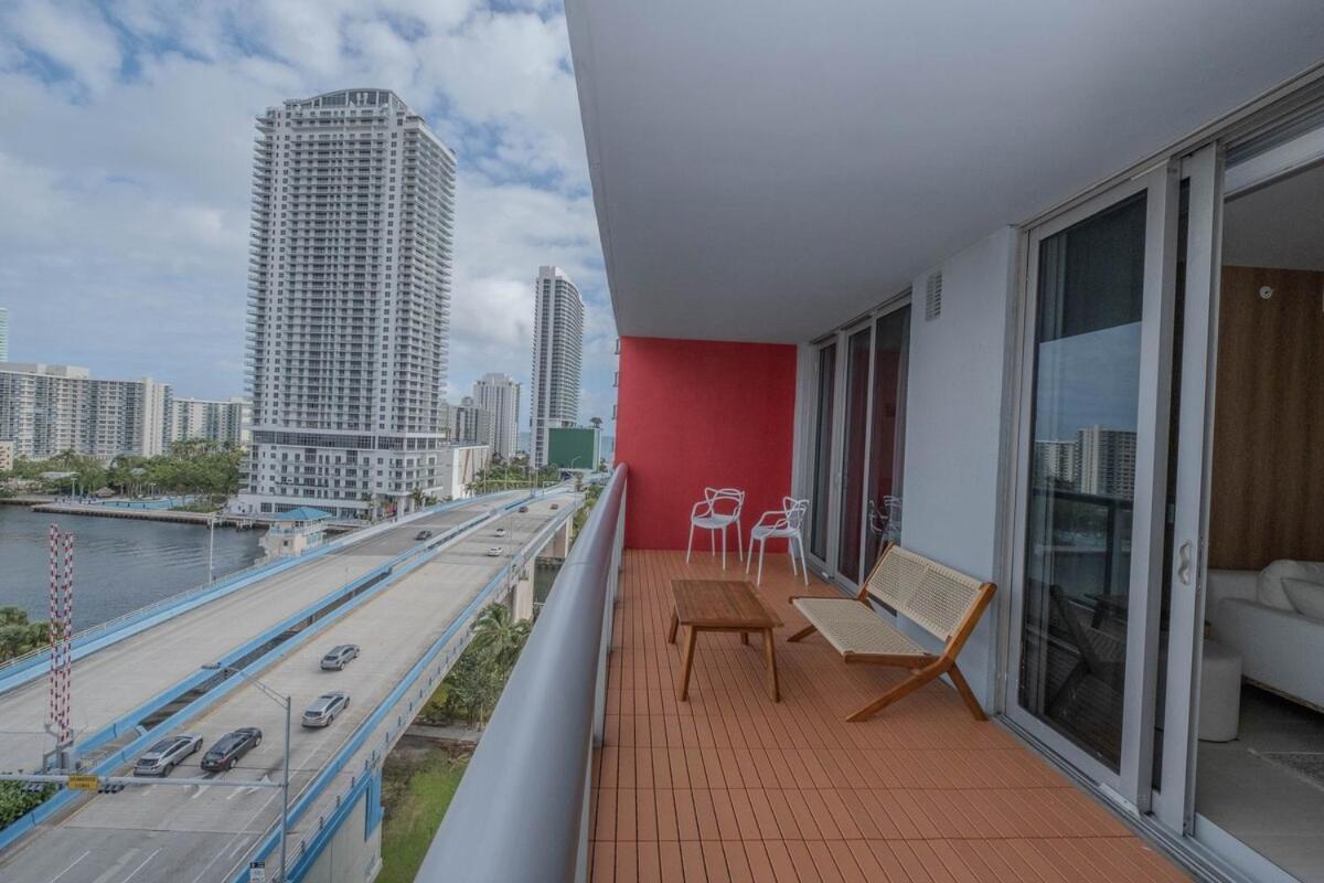 Appartamento 2B 2B Luxury Ocean Views Apt In Hallandale Beach Esterno foto